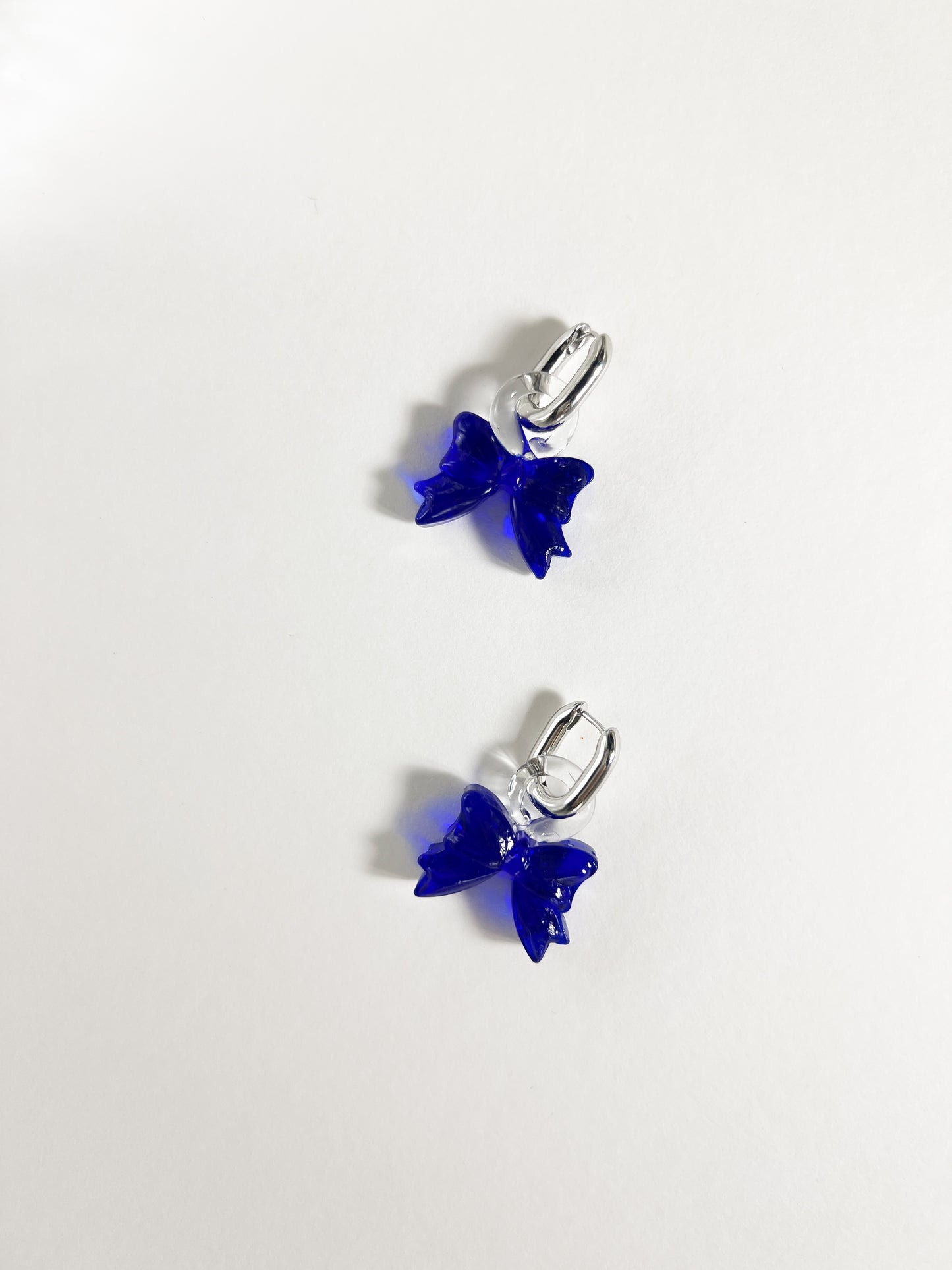 Bonbon Earrings — Bow ୨୧